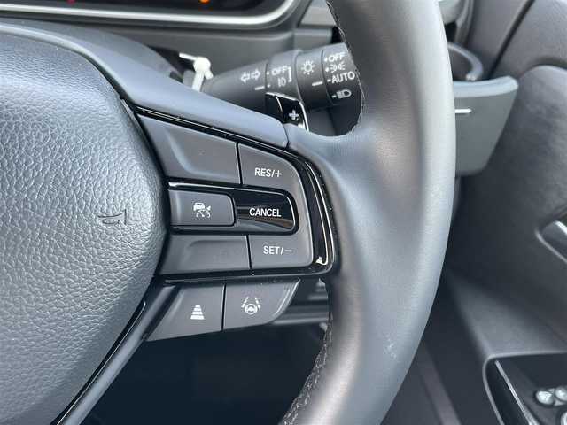 ホンダ オデッセイ ハイブリッド e:HEVアブソルート EXブラックED 熊本県 2025(令7)年 0.7万km プラチナホワイトパール 黒革シート/両側パワースライドドア/パワーテールゲート/電子パーキングブレーキ/・BRAKE HOLD機能/置くだけ充電/後席エアコン/DN席＋2列目パワーシート/シートヒーター/2列目電動オットマン/キャプテンシート/ISOFIX対応/パドルシフト/革巻きステアリング/ステアリングリモコン/純正18インチアルミホイール/純正LEDヘッドライト/・オートマチックハイビーム/純正LEDフォグランプ/新車保証書/取扱説明書/スペアキー１本/ホンダセンシング/・アダプティブクルーズコントロール/・路外逸脱抑制機能/・ブラインドスポットインフォメーション/・踏み間違い衝突軽減システム/・衝突被害軽減ブレーキ/・パーキングセンサーシステム/・標識認識機能