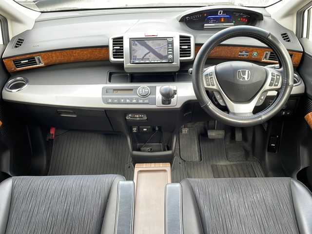 ホンダ フリード ハイブリット ジャストセレクション 山口県 2012(平24)年 9.9万km プレミアムホワイトパール 純正ナビ/DVD/CD/MSV/ワンセグTV/バックカメラ/両側パワースライドドア/純正HIDヘッドライト/純正フォグランプ/オートライト/ハーフレザーシート/革巻きステアリング/ステアリングスイッチ/クルーズコントロール/ウッド調パネル/横滑り防止/スマートキー×２/ビルトインETC/純正フロアマット/純正ドアバイザー/電動格納ウインカードアミラー