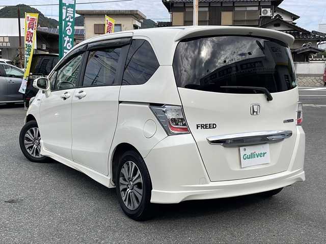 ホンダ フリード ハイブリット ジャストセレクション 山口県 2012(平24)年 9.9万km プレミアムホワイトパール 純正ナビ/DVD/CD/MSV/ワンセグTV/バックカメラ/両側パワースライドドア/純正HIDヘッドライト/純正フォグランプ/オートライト/ハーフレザーシート/革巻きステアリング/ステアリングスイッチ/クルーズコントロール/ウッド調パネル/横滑り防止/スマートキー×２/ビルトインETC/純正フロアマット/純正ドアバイザー/電動格納ウインカードアミラー