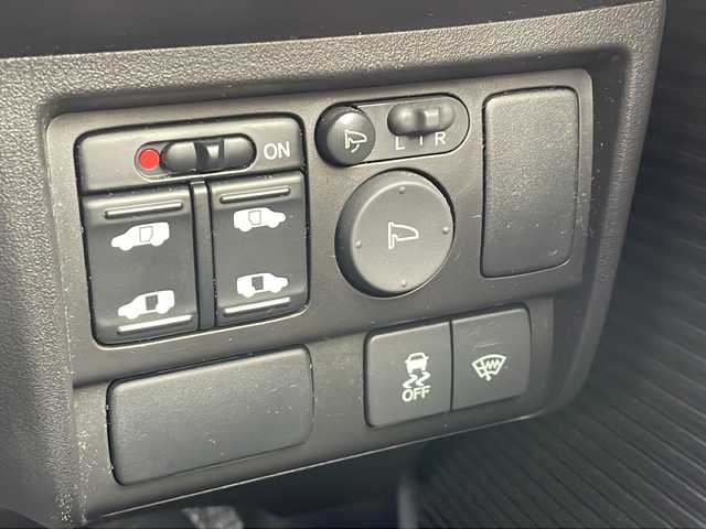 ホンダ フリード ハイブリット ジャストセレクション 山口県 2012(平24)年 9.9万km プレミアムホワイトパール 純正ナビ/DVD/CD/MSV/ワンセグTV/バックカメラ/両側パワースライドドア/純正HIDヘッドライト/純正フォグランプ/オートライト/ハーフレザーシート/革巻きステアリング/ステアリングスイッチ/クルーズコントロール/ウッド調パネル/横滑り防止/スマートキー×２/ビルトインETC/純正フロアマット/純正ドアバイザー/電動格納ウインカードアミラー