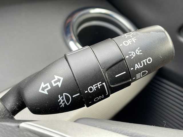 ホンダ フリード ハイブリット ジャストセレクション 山口県 2012(平24)年 9.9万km プレミアムホワイトパール 純正ナビ/DVD/CD/MSV/ワンセグTV/バックカメラ/両側パワースライドドア/純正HIDヘッドライト/純正フォグランプ/オートライト/ハーフレザーシート/革巻きステアリング/ステアリングスイッチ/クルーズコントロール/ウッド調パネル/横滑り防止/スマートキー×２/ビルトインETC/純正フロアマット/純正ドアバイザー/電動格納ウインカードアミラー