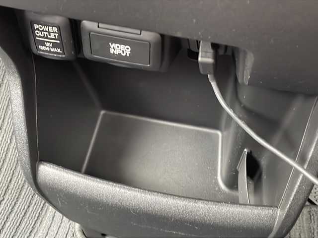 ホンダ フリード ハイブリット ジャストセレクション 山口県 2012(平24)年 9.9万km プレミアムホワイトパール 純正ナビ/DVD/CD/MSV/ワンセグTV/バックカメラ/両側パワースライドドア/純正HIDヘッドライト/純正フォグランプ/オートライト/ハーフレザーシート/革巻きステアリング/ステアリングスイッチ/クルーズコントロール/ウッド調パネル/横滑り防止/スマートキー×２/ビルトインETC/純正フロアマット/純正ドアバイザー/電動格納ウインカードアミラー