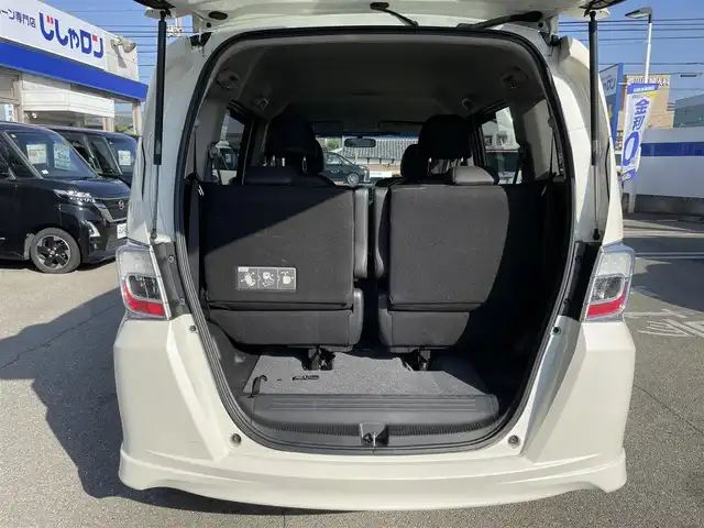 ホンダ フリード ハイブリット ジャストセレクション 兵庫県 2012(平24)年 9.9万km プレミアムホワイトパール 【(株)IDOMが運営する【じしゃロン姫路店】の自社ローン対象車両になります。こちらは現金ご利用時の価格です。自社ローンご希望の方は別途その旨お申付け下さい。】/純正ナビ/DVD/CD/MSV/ワンセグTV/バックカメラ/両側パワースライドドア/純正HIDヘッドライト/純正フォグランプ/オートライト/ハーフレザーシート/革巻きステアリング/ステアリングスイッチ/クルーズコントロール/ウッド調パネル/横滑り防止/スマートキー×２/ビルトインETC/純正フロアマット/純正ドアバイザー/電動格納ウインカードアミラー