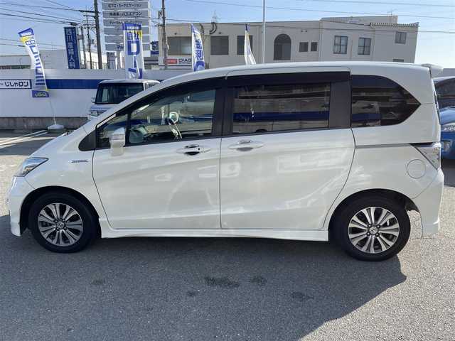 ホンダ フリード ハイブリット ジャストセレクション 兵庫県 2012(平24)年 9.9万km プレミアムホワイトパール 【(株)IDOMが運営する【じしゃロン姫路店】の自社ローン対象車両になります。こちらは現金ご利用時の価格です。自社ローンご希望の方は別途その旨お申付け下さい。】/純正ナビ/DVD/CD/MSV/ワンセグTV/バックカメラ/両側パワースライドドア/純正HIDヘッドライト/純正フォグランプ/オートライト/ハーフレザーシート/革巻きステアリング/ステアリングスイッチ/クルーズコントロール/ウッド調パネル/横滑り防止/スマートキー×２/ビルトインETC/純正フロアマット/純正ドアバイザー/電動格納ウインカードアミラー