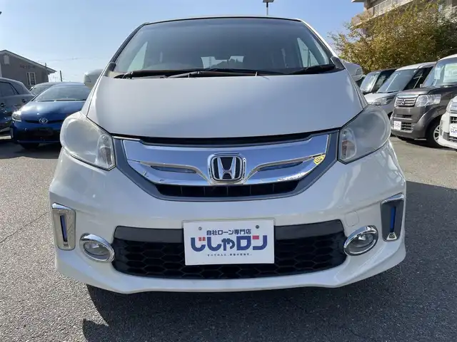 ホンダ フリード ハイブリット ジャストセレクション 兵庫県 2012(平24)年 9.9万km プレミアムホワイトパール 【(株)IDOMが運営する【じしゃロン姫路店】の自社ローン対象車両になります。こちらは現金ご利用時の価格です。自社ローンご希望の方は別途その旨お申付け下さい。】/純正ナビ/DVD/CD/MSV/ワンセグTV/バックカメラ/両側パワースライドドア/純正HIDヘッドライト/純正フォグランプ/オートライト/ハーフレザーシート/革巻きステアリング/ステアリングスイッチ/クルーズコントロール/ウッド調パネル/横滑り防止/スマートキー×２/ビルトインETC/純正フロアマット/純正ドアバイザー/電動格納ウインカードアミラー