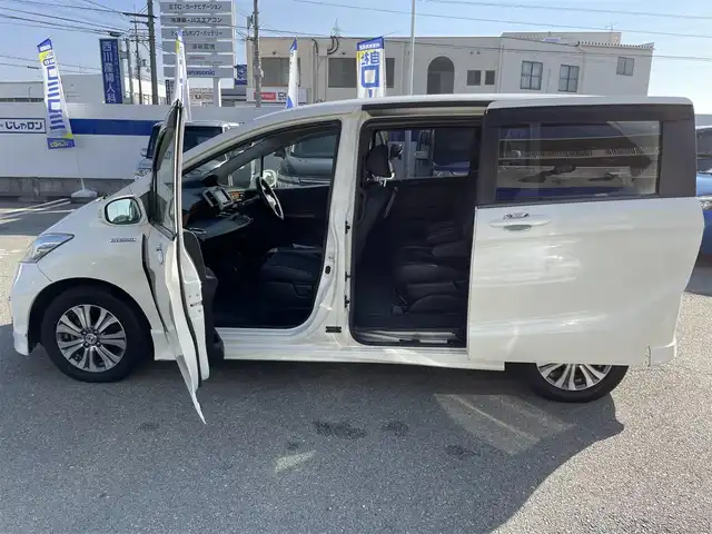 ホンダ フリード ハイブリット ジャストセレクション 兵庫県 2012(平24)年 9.9万km プレミアムホワイトパール 【(株)IDOMが運営する【じしゃロン姫路店】の自社ローン対象車両になります。こちらは現金ご利用時の価格です。自社ローンご希望の方は別途その旨お申付け下さい。】/純正ナビ/DVD/CD/MSV/ワンセグTV/バックカメラ/両側パワースライドドア/純正HIDヘッドライト/純正フォグランプ/オートライト/ハーフレザーシート/革巻きステアリング/ステアリングスイッチ/クルーズコントロール/ウッド調パネル/横滑り防止/スマートキー×２/ビルトインETC/純正フロアマット/純正ドアバイザー/電動格納ウインカードアミラー