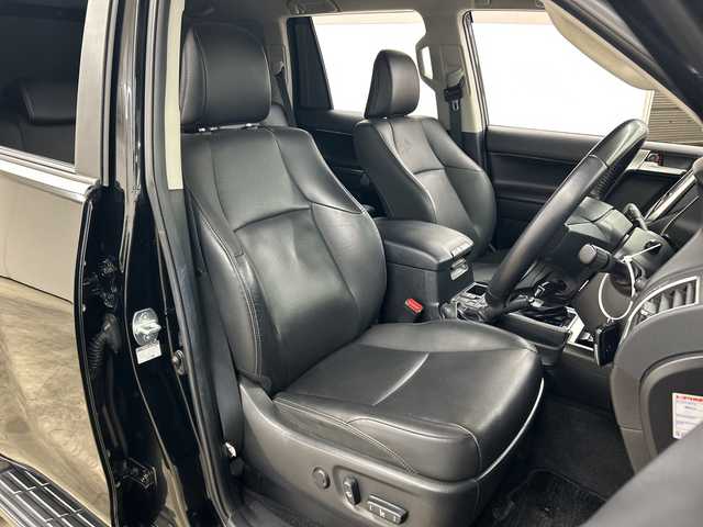 トヨタ ランドクルーザー プラド TX Lパッケージ 長崎県 2021(令3)年 5.3万km ブラック トヨタセーフティセンス/・プリクラッシュセーフティ/・レーンディパーチャーアラート/・先行車発進告知/・ロードサインアシスト/純正７インチナビ（NSZT-W68T）/・フルセグ/・DVD/・Bluetooth/バックカメラ/クルーズコントロール/モデリスタエアロ（フロント）/オートハイビーム/LEDヘッドライト/前席パワーシート/前席シートヒーター/前席エアーシート/オートリトラミラー/フィルム施工/コーナーセンサー/純正