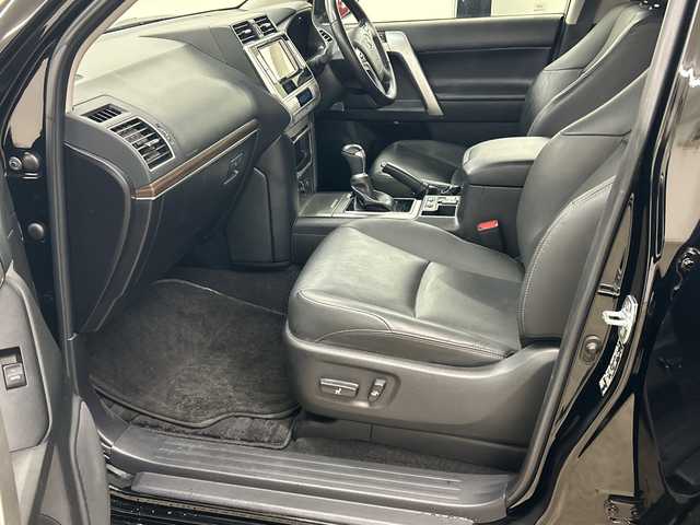 トヨタ ランドクルーザー プラド TX Lパッケージ 長崎県 2021(令3)年 5.3万km ブラック トヨタセーフティセンス/・プリクラッシュセーフティ/・レーンディパーチャーアラート/・先行車発進告知/・ロードサインアシスト/純正７インチナビ（NSZT-W68T）/・フルセグ/・DVD/・Bluetooth/バックカメラ/クルーズコントロール/モデリスタエアロ（フロント）/オートハイビーム/LEDヘッドライト/前席パワーシート/前席シートヒーター/前席エアーシート/オートリトラミラー/フィルム施工/コーナーセンサー/純正