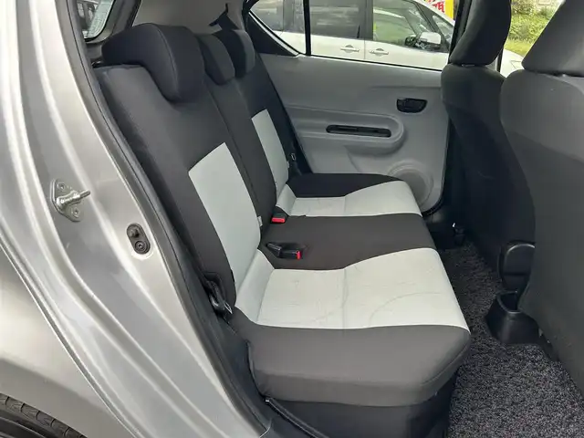 トヨタ アクア S 神奈川県 2013(平25)年 2.1万km シルバーM 登録時20630キロ/純正メモリナビ/CD/BT/ワンセグTV/バックカメラ　/ETC/オートライト/ヘッドライトレベライザー/ウィンカーミラー/スマートキー×２/プッシュスタート＆ストップ/ルーフスポイラー/リアコーナーセンサー/新車時保証書/取扱説明書/ナビ取扱説明書