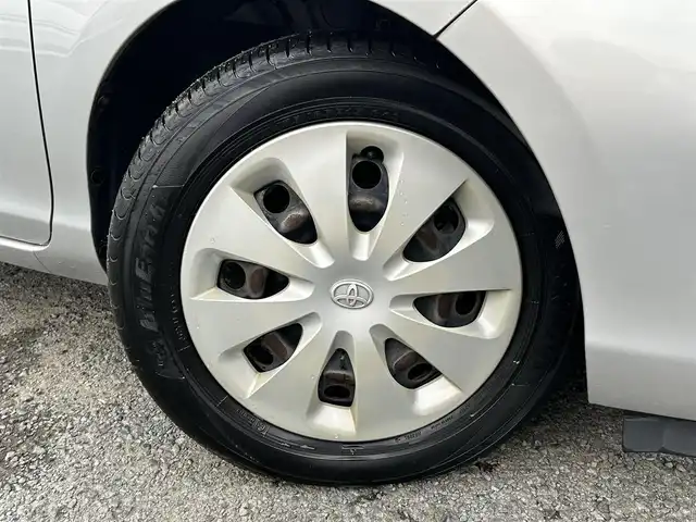 トヨタ アクア S 神奈川県 2013(平25)年 2.1万km シルバーM 登録時20630キロ/純正メモリナビ/CD/BT/ワンセグTV/バックカメラ　/ETC/オートライト/ヘッドライトレベライザー/ウィンカーミラー/スマートキー×２/プッシュスタート＆ストップ/ルーフスポイラー/リアコーナーセンサー/新車時保証書/取扱説明書/ナビ取扱説明書