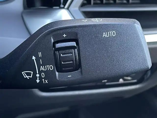 ＢＭＷ ３２０ｉ Mスポーツ 三重県 2019(令1)年 2.5万km サファイアブラックP コンフォートパッケージ　/社外地デジチューナー　　/DVD再生可　/電動トランク　/純正ナビ　/全方位カメラ　/Blueotth　/ETC　/純正18AW　/アンビエントライト　/ACC　/インテリジェントセーフティ　/LED　