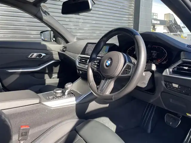 ＢＭＷ ３２０ｉ Mスポーツ 三重県 2019(令1)年 2.5万km サファイアブラックP コンフォートパッケージ　/社外地デジチューナー　　/DVD再生可　/電動トランク　/純正ナビ　/全方位カメラ　/Blueotth　/ETC　/純正18AW　/アンビエントライト　/ACC　/インテリジェントセーフティ　/LED　