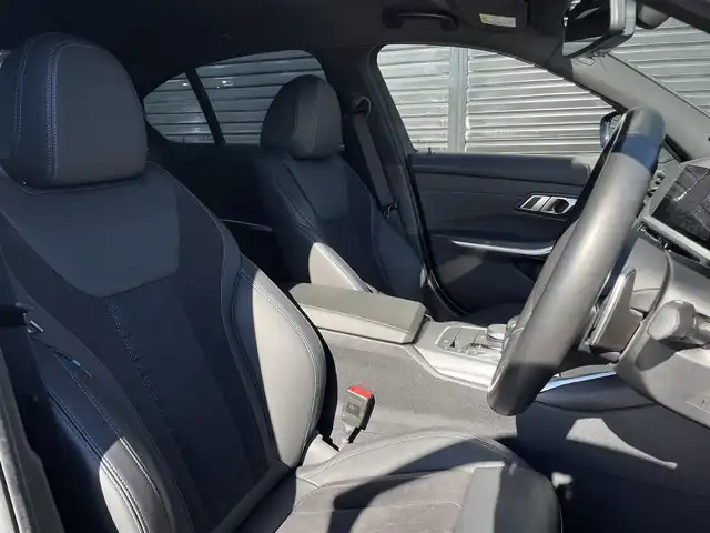 ＢＭＷ ３２０ｉ Mスポーツ 三重県 2019(令1)年 2.5万km サファイアブラックP コンフォートパッケージ　/社外地デジチューナー　　/DVD再生可　/電動トランク　/純正ナビ　/全方位カメラ　/Blueotth　/ETC　/純正18AW　/アンビエントライト　/ACC　/インテリジェントセーフティ　/LED　