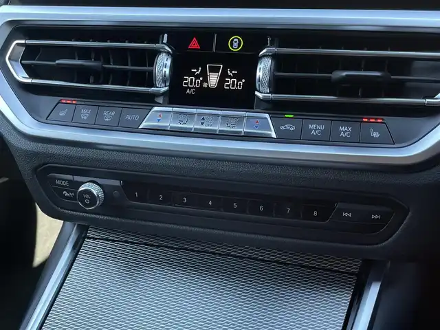 ＢＭＷ ３２０ｉ Mスポーツ 三重県 2019(令1)年 2.5万km サファイアブラックP コンフォートパッケージ　/社外地デジチューナー　　/DVD再生可　/電動トランク　/純正ナビ　/全方位カメラ　/Blueotth　/ETC　/純正18AW　/アンビエントライト　/ACC　/インテリジェントセーフティ　/LED　