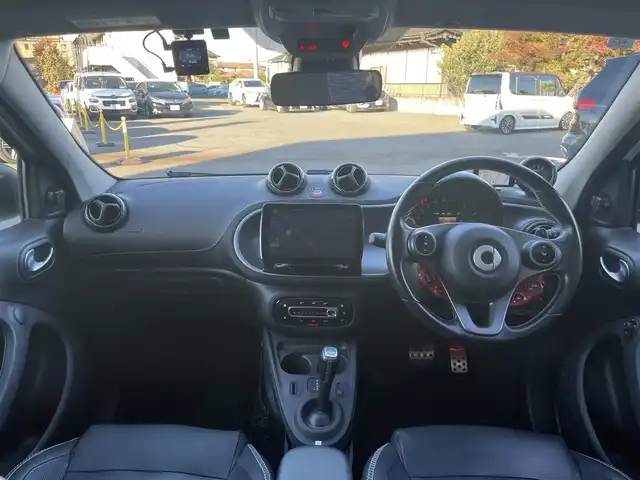 スマート ＭＣＣ スマート BRABUS エクスクルーシブ 栃木県 2019(令1)年 2.7万km 白Ⅱ 9インチフローティングナビ/　CN-F1DVD/フルセグTV/バックカメラ/ETC/キーレスキー/GPSレーダー/ドライブレコーダー/ガラスルーフ/レーンキープアシスト/クルーズコントロール/黒革シート/シートヒーター/リアソナー/LEDヘッドライト/オートライト