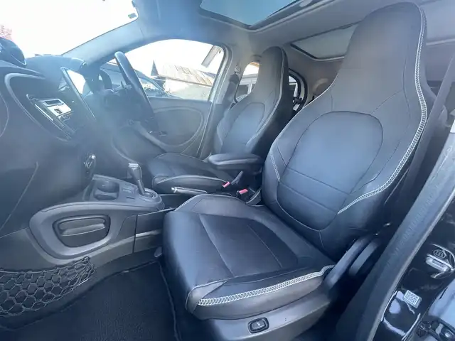 スマート ＭＣＣ スマート BRABUS エクスクルーシブ 栃木県 2019(令1)年 2.7万km 白Ⅱ 9インチフローティングナビ/　CN-F1DVD/フルセグTV/バックカメラ/ETC/キーレスキー/GPSレーダー/ドライブレコーダー/ガラスルーフ/レーンキープアシスト/クルーズコントロール/黒革シート/シートヒーター/リアソナー/LEDヘッドライト/オートライト