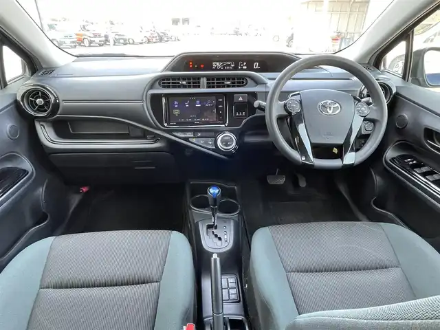 トヨタ アクア S スタイルブラック 佐賀県 2017(平29)年 6.4万km ダークブルーマイカ 社外SDナビゲーション/・フルセグTV/CD/DVD/SD/Bluetooth/バックカメラ/ビルトインETC/ISOFIX対応/ステアリングリモコン/純正LEDヘッドライト/・オートマチックハイビーム/純正フロアマット/純正ドアバイザ―/新車保証書/取扱説明書/スペアキー１本/プリクラッシュセーフティ/レーンディパーチャーアラート/横滑り防止装置