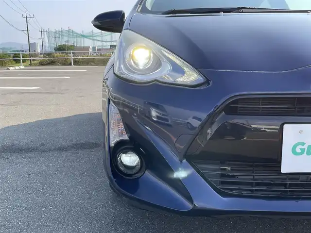 トヨタ アクア S スタイルブラック 佐賀県 2017(平29)年 6.4万km ダークブルーマイカ 社外SDナビゲーション/・フルセグTV/CD/DVD/SD/Bluetooth/バックカメラ/ビルトインETC/ISOFIX対応/ステアリングリモコン/純正LEDヘッドライト/・オートマチックハイビーム/純正フロアマット/純正ドアバイザ―/新車保証書/取扱説明書/スペアキー１本/プリクラッシュセーフティ/レーンディパーチャーアラート/横滑り防止装置