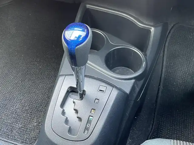 トヨタ アクア S スタイルブラック 佐賀県 2017(平29)年 6.4万km ダークブルーマイカ 社外SDナビゲーション/・フルセグTV/CD/DVD/SD/Bluetooth/バックカメラ/ビルトインETC/ISOFIX対応/ステアリングリモコン/純正LEDヘッドライト/・オートマチックハイビーム/純正フロアマット/純正ドアバイザ―/新車保証書/取扱説明書/スペアキー１本/プリクラッシュセーフティ/レーンディパーチャーアラート/横滑り防止装置