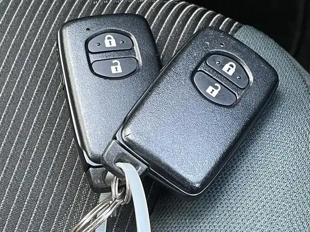 トヨタ アクア S スタイルブラック 佐賀県 2017(平29)年 6.4万km ダークブルーマイカ 社外SDナビゲーション/・フルセグTV/CD/DVD/SD/Bluetooth/バックカメラ/ビルトインETC/ISOFIX対応/ステアリングリモコン/純正LEDヘッドライト/・オートマチックハイビーム/純正フロアマット/純正ドアバイザ―/新車保証書/取扱説明書/スペアキー１本/プリクラッシュセーフティ/レーンディパーチャーアラート/横滑り防止装置