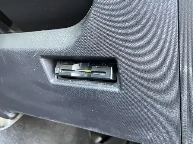 トヨタ アクア S スタイルブラック 佐賀県 2017(平29)年 6.4万km ダークブルーマイカ 社外SDナビゲーション/・フルセグTV/CD/DVD/SD/Bluetooth/バックカメラ/ビルトインETC/ISOFIX対応/ステアリングリモコン/純正LEDヘッドライト/・オートマチックハイビーム/純正フロアマット/純正ドアバイザ―/新車保証書/取扱説明書/スペアキー１本/プリクラッシュセーフティ/レーンディパーチャーアラート/横滑り防止装置