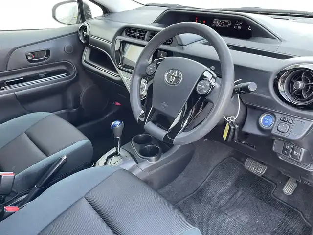 トヨタ アクア S スタイルブラック 佐賀県 2017(平29)年 6.4万km ダークブルーマイカ 社外SDナビゲーション/・フルセグTV/CD/DVD/SD/Bluetooth/バックカメラ/ビルトインETC/ISOFIX対応/ステアリングリモコン/純正LEDヘッドライト/・オートマチックハイビーム/純正フロアマット/純正ドアバイザ―/新車保証書/取扱説明書/スペアキー１本/プリクラッシュセーフティ/レーンディパーチャーアラート/横滑り防止装置