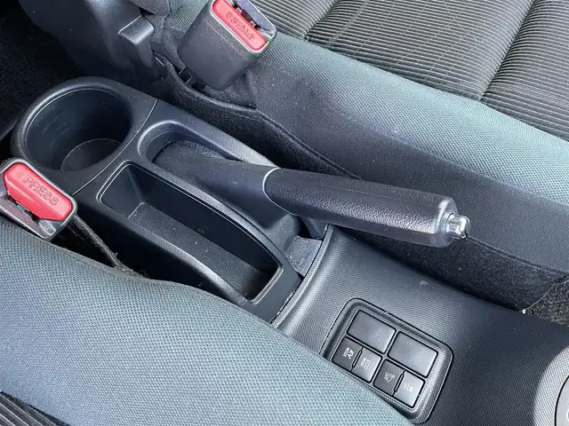 トヨタ アクア S スタイルブラック 佐賀県 2017(平29)年 6.4万km ダークブルーマイカ 社外SDナビゲーション/・フルセグTV/CD/DVD/SD/Bluetooth/バックカメラ/ビルトインETC/ISOFIX対応/ステアリングリモコン/純正LEDヘッドライト/・オートマチックハイビーム/純正フロアマット/純正ドアバイザ―/新車保証書/取扱説明書/スペアキー１本/プリクラッシュセーフティ/レーンディパーチャーアラート/横滑り防止装置