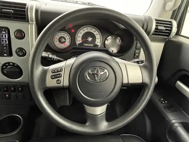 トヨタ ＦＪクルーザー 熊本県 2016(平28)年 6.5万km セメントグレーM/ホワイト 社外ナビ（ＣＤ・ＤＶＤ・フルセグ・ＢＴ・ＳＤ・ｉｐｏｄ・ＵＳＢ・HDMI）/バックカメラ　/社外前後ドライブレコーダー　/後ろのみコーナーセンサー　/横滑り防止　/ドアバイザー/リモコンキー　/純正フロアマット　/保証書　/取扱説明書