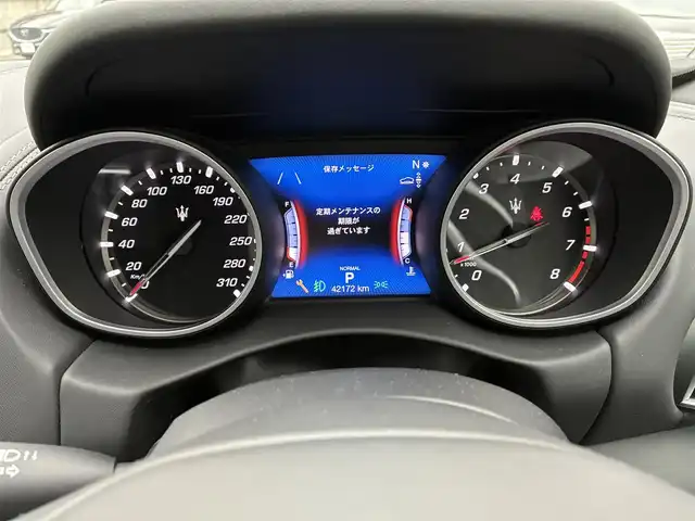 マセラティ レヴァンテ グランスポーツ 熊本県 2020(令2)年 4.3万km 白 ワンオーナー/サンルーフ/ルーフレール/純正ナビ/【フルセグTV/Bluetooth/ラジオ】/全方位カメラ/純正エアサス/レーダークルーズコントロール/パドルシフト/前方衝突警告/車線保持アシスト/死角アシスト/ヒルホルダーコントロール/交通標識アシスト/黒革シート/前席パワーシート/運転席シートメモリ/全席シートヒーター/パワーバックドア/純正21インチAW/ビルトインETC2.0/ドライブレコーダー/社外レーダー/オートライト/オートハイビーム/LEDヘッドライト/オフロードモード/アイスモード/スポーツモード/アイドリングストップ/横滑り防止機能/クリアランスソナー/革巻きステアリング/フロアマット/保証書