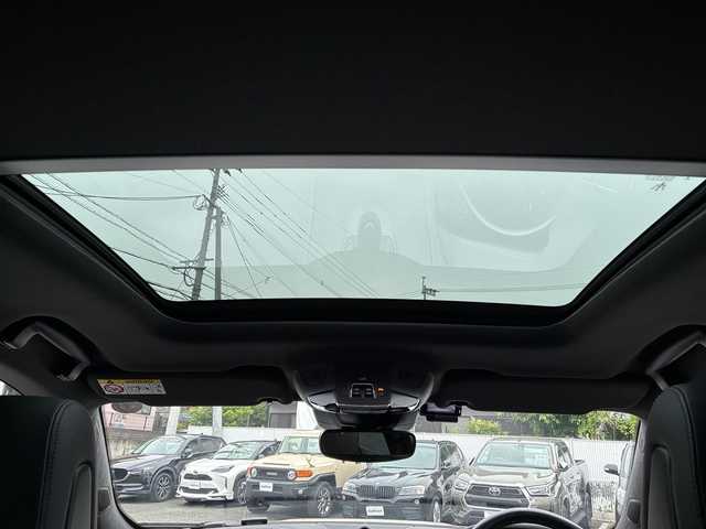 マセラティ レヴァンテ グランスポーツ 熊本県 2020(令2)年 4.3万km 白 ワンオーナー/サンルーフ/ルーフレール/純正ナビ/【フルセグTV/Bluetooth/ラジオ】/全方位カメラ/純正エアサス/レーダークルーズコントロール/パドルシフト/前方衝突警告/車線保持アシスト/死角アシスト/ヒルホルダーコントロール/交通標識アシスト/黒革シート/前席パワーシート/運転席シートメモリ/全席シートヒーター/パワーバックドア/純正21インチAW/ビルトインETC2.0/ドライブレコーダー/社外レーダー/オートライト/オートハイビーム/LEDヘッドライト/オフロードモード/アイスモード/スポーツモード/アイドリングストップ/横滑り防止機能/クリアランスソナー/革巻きステアリング/フロアマット/保証書