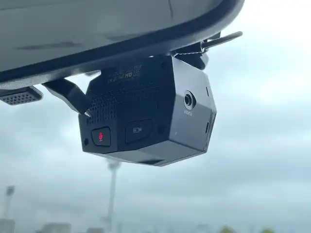 スバル フォレスター 2．0i－L 群馬県 2014(平26)年 8.8万km サテンホワイトパール 6MT/福祉車両（助手席回転シート）/カロッツェリアナビ/(SD/DVD/FM/AM/フルセグTV/SD/Bluetooth/iPod)/前後ドライブレコーダー/純正トランク防水マット/ビルトインETC/前席シートヒーター/SI Drive/クルーズコントロール/プッシュスタート/オートライト/全席レースシートカバー/取扱説明書/記録簿