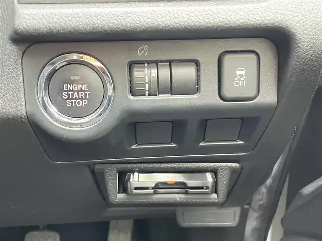 スバル フォレスター 2．0i－L 群馬県 2014(平26)年 8.8万km サテンホワイトパール 6MT/福祉車両（助手席回転シート）/カロッツェリアナビ/(SD/DVD/FM/AM/フルセグTV/SD/Bluetooth/iPod)/前後ドライブレコーダー/純正トランク防水マット/ビルトインETC/前席シートヒーター/SI Drive/クルーズコントロール/プッシュスタート/オートライト/全席レースシートカバー/取扱説明書/記録簿