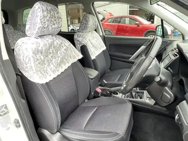 スバル フォレスター 2．0i－L 群馬県 2014(平26)年 8.8万km サテンホワイトパール 6MT/福祉車両（助手席回転シート）/カロッツェリアナビ/(SD/DVD/FM/AM/フルセグTV/SD/Bluetooth/iPod)/前後ドライブレコーダー/純正トランク防水マット/ビルトインETC/前席シートヒーター/SI Drive/クルーズコントロール/プッシュスタート/オートライト/全席レースシートカバー/取扱説明書/記録簿