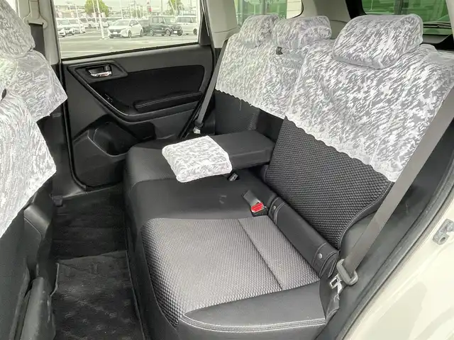 スバル フォレスター 2．0i－L 群馬県 2014(平26)年 8.8万km サテンホワイトパール 6MT/福祉車両（助手席回転シート）/カロッツェリアナビ/(SD/DVD/FM/AM/フルセグTV/SD/Bluetooth/iPod)/前後ドライブレコーダー/純正トランク防水マット/ビルトインETC/前席シートヒーター/SI Drive/クルーズコントロール/プッシュスタート/オートライト/全席レースシートカバー/取扱説明書/記録簿