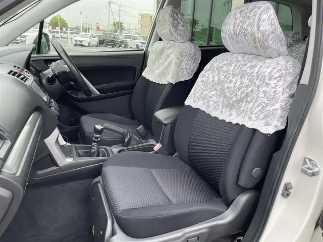 スバル フォレスター 2．0i－L 群馬県 2014(平26)年 8.8万km サテンホワイトパール 6MT/福祉車両（助手席回転シート）/カロッツェリアナビ/(SD/DVD/FM/AM/フルセグTV/SD/Bluetooth/iPod)/前後ドライブレコーダー/純正トランク防水マット/ビルトインETC/前席シートヒーター/SI Drive/クルーズコントロール/プッシュスタート/オートライト/全席レースシートカバー/取扱説明書/記録簿