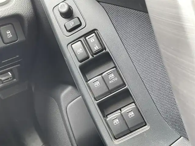 スバル フォレスター 2．0i－L 群馬県 2014(平26)年 8.8万km サテンホワイトパール 6MT/福祉車両（助手席回転シート）/カロッツェリアナビ/(SD/DVD/FM/AM/フルセグTV/SD/Bluetooth/iPod)/前後ドライブレコーダー/純正トランク防水マット/ビルトインETC/前席シートヒーター/SI Drive/クルーズコントロール/プッシュスタート/オートライト/全席レースシートカバー/取扱説明書/記録簿