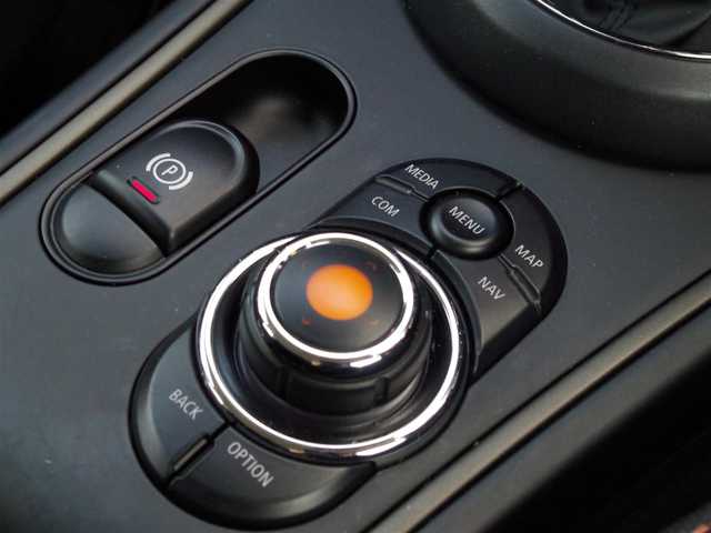 ＭＩＮＩ ＢＭＷ ミニ クロスオーバー クーパー D 埼玉県 2021(令3)年 5.5万km 黒 アダプティブクルーズコントロール /インテリジェントセーフティ /ドライビングアシストパッケージ /ペッパーパッケージ /ヘッドアップディスプレイ /PDC /コンフォートアクセス/iDriveナビ /バックカメラ /ETC/ブラックホイール