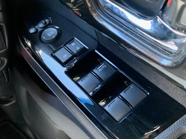 ホンダ Ｎ ＢＯＸ カスタム G L 福井県 2017(平29)年 10.4万km クリスタルブラックパール (株)IDOMが運営する【じしゃロン福井店】の自社ローン専用車両になりますこちらは現金またはオートローンご利用時の価格です。自社ローンご希望の方は別途その旨お申付け下さい/純正8インチナビ/フルセグTV・DVD・BT/バックカメラ/左側パワースライドドア/LEDヘッドライト/ダウンサス/ビルトインETC/スマートキー