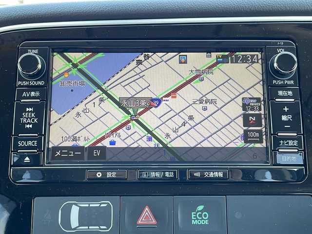 三菱 アウトランダー ＰＨＥＶ G ナビパッケージ 道北・旭川 2015(平27)年 5.1万km シルキーホワイト ・４ＷＤ/・純正ナビ/ＣＤ/ＤＶＤ/ＢＴ/フルセグ/・全方位カメラ/・パワーバックドア////eアシスト（予防安全技術）////・レーダークルーズコントロール/・車両接近通報装置/・車線逸脱警報/・衝突軽減ブレーキ/・誤発進抑制機能/・ＬＥＤヘッドライト/・純正１８インチアルミ/・普通/急速充電/・ハーフレザーシート/・前席シートヒーター/・Ｄ席パワーシート/・ステアリングリモコン/・ステアリングヒーター/・パドルシフト