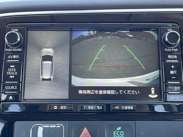 三菱 アウトランダー ＰＨＥＶ G ナビパッケージ 道北・旭川 2015(平27)年 5.1万km シルキーホワイト ・４ＷＤ/・純正ナビ/ＣＤ/ＤＶＤ/ＢＴ/フルセグ/・全方位カメラ/・パワーバックドア////eアシスト（予防安全技術）////・レーダークルーズコントロール/・車両接近通報装置/・車線逸脱警報/・衝突軽減ブレーキ/・誤発進抑制機能/・ＬＥＤヘッドライト/・純正１８インチアルミ/・普通/急速充電/・ハーフレザーシート/・前席シートヒーター/・Ｄ席パワーシート/・ステアリングリモコン/・ステアリングヒーター/・パドルシフト