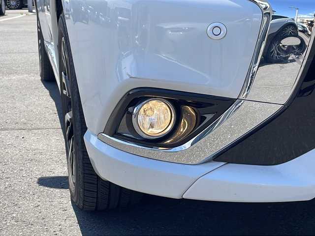 三菱 アウトランダー ＰＨＥＶ G ナビパッケージ 道北・旭川 2015(平27)年 5.1万km シルキーホワイト ・４ＷＤ/・純正ナビ/ＣＤ/ＤＶＤ/ＢＴ/フルセグ/・全方位カメラ/・パワーバックドア////eアシスト（予防安全技術）////・レーダークルーズコントロール/・車両接近通報装置/・車線逸脱警報/・衝突軽減ブレーキ/・誤発進抑制機能/・ＬＥＤヘッドライト/・純正１８インチアルミ/・普通/急速充電/・ハーフレザーシート/・前席シートヒーター/・Ｄ席パワーシート/・ステアリングリモコン/・ステアリングヒーター/・パドルシフト
