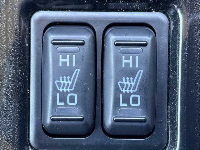 三菱 アウトランダー ＰＨＥＶ G ナビパッケージ 道北・旭川 2015(平27)年 5.1万km シルキーホワイト ・４ＷＤ/・純正ナビ/ＣＤ/ＤＶＤ/ＢＴ/フルセグ/・全方位カメラ/・パワーバックドア////eアシスト（予防安全技術）////・レーダークルーズコントロール/・車両接近通報装置/・車線逸脱警報/・衝突軽減ブレーキ/・誤発進抑制機能/・ＬＥＤヘッドライト/・純正１８インチアルミ/・普通/急速充電/・ハーフレザーシート/・前席シートヒーター/・Ｄ席パワーシート/・ステアリングリモコン/・ステアリングヒーター/・パドルシフト