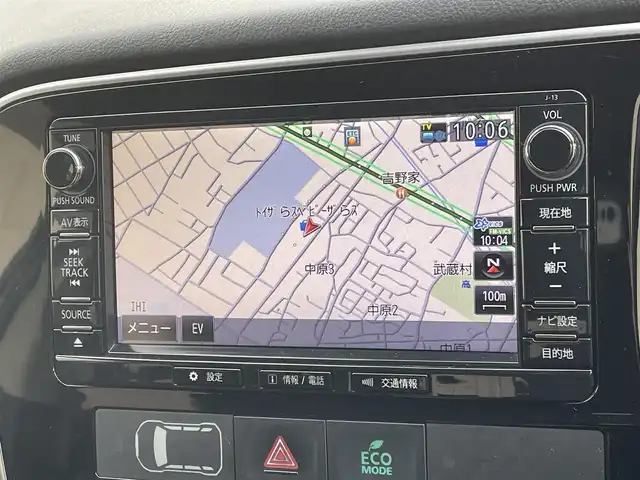 三菱 アウトランダー ＰＨＥＶ G ナビパッケージ 東京都 2015(平27)年 5.1万km シルキーホワイト ・４ＷＤ/・純正ナビ/ＣＤ/ＤＶＤ/ＢＴ/フルセグ/・全方位カメラ/・パワーバックドア////eアシスト（予防安全技術）////・レーダークルーズコントロール/・車両接近通報装置/・車線逸脱警報/・衝突軽減ブレーキ/・誤発進抑制機能/・ＬＥＤヘッドライト/・純正１８インチアルミ/・普通/急速充電/・ハーフレザーシート/・前席シートヒーター/・Ｄ席パワーシート/・ステアリングリモコン/・ステアリングヒーター/・パドルシフト