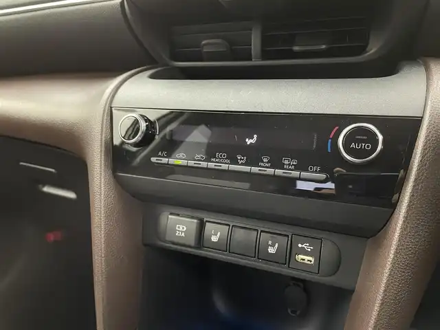 トヨタ ヤリスクロス ハイブリッド Z 福井県 2021(令3)年 3.5万km ホワイトパールクリスタルシャイン トヨタセーフティセンス/純正ディスプレイオーディオ/（Bluetooth/AM/FM/applecarplay/androidauto)/パノラミックビューモニター/ブラインドスポットモニター/ハンズフリーパワーバックドア/レーダークルーズコントロール/前席シートヒーター/ビルトインＥＴＣ２．０/ＡＣ１００Ｖ/スマートキー/プッシュスタート/パーキングアシスト/電動パーキング/ブレーキホールド/純正18インチアルミホイール/オートハイビーム