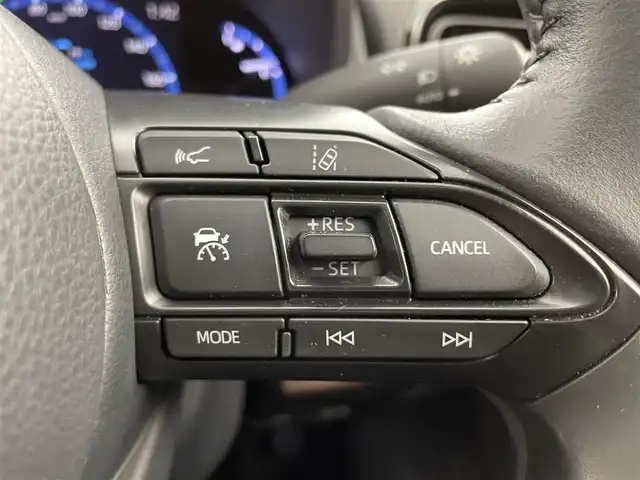 トヨタ ヤリスクロス ハイブリッド Z 福井県 2021(令3)年 3.5万km ホワイトパールクリスタルシャイン トヨタセーフティセンス/純正ディスプレイオーディオ/（Bluetooth/AM/FM/applecarplay/androidauto)/パノラミックビューモニター/ブラインドスポットモニター/ハンズフリーパワーバックドア/レーダークルーズコントロール/前席シートヒーター/ビルトインＥＴＣ２．０/ＡＣ１００Ｖ/スマートキー/プッシュスタート/パーキングアシスト/電動パーキング/ブレーキホールド/純正18インチアルミホイール/オートハイビーム