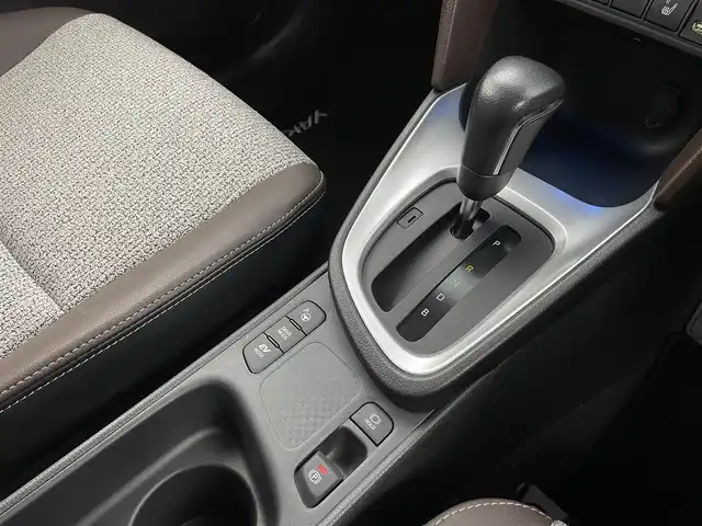 トヨタ ヤリスクロス ハイブリッド Z 福井県 2021(令3)年 3.5万km ホワイトパールクリスタルシャイン トヨタセーフティセンス/純正ディスプレイオーディオ/（Bluetooth/AM/FM/applecarplay/androidauto)/パノラミックビューモニター/ブラインドスポットモニター/ハンズフリーパワーバックドア/レーダークルーズコントロール/前席シートヒーター/ビルトインＥＴＣ２．０/ＡＣ１００Ｖ/スマートキー/プッシュスタート/パーキングアシスト/電動パーキング/ブレーキホールド/純正18インチアルミホイール/オートハイビーム