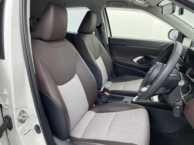 トヨタ ヤリスクロス ハイブリッド Z 福井県 2021(令3)年 3.5万km ホワイトパールクリスタルシャイン トヨタセーフティセンス/純正ディスプレイオーディオ/（Bluetooth/AM/FM/applecarplay/androidauto)/パノラミックビューモニター/ブラインドスポットモニター/ハンズフリーパワーバックドア/レーダークルーズコントロール/前席シートヒーター/ビルトインＥＴＣ２．０/ＡＣ１００Ｖ/スマートキー/プッシュスタート/パーキングアシスト/電動パーキング/ブレーキホールド/純正18インチアルミホイール/オートハイビーム