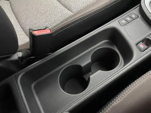 トヨタ ヤリスクロス ハイブリッド Z 福井県 2021(令3)年 3.5万km ホワイトパールクリスタルシャイン トヨタセーフティセンス/純正ディスプレイオーディオ/（Bluetooth/AM/FM/applecarplay/androidauto)/パノラミックビューモニター/ブラインドスポットモニター/ハンズフリーパワーバックドア/レーダークルーズコントロール/前席シートヒーター/ビルトインＥＴＣ２．０/ＡＣ１００Ｖ/スマートキー/プッシュスタート/パーキングアシスト/電動パーキング/ブレーキホールド/純正18インチアルミホイール/オートハイビーム