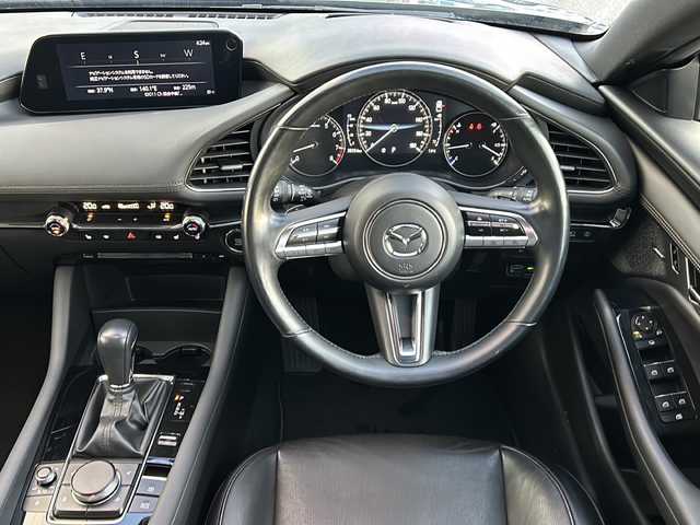 マツダ マツダ３ファストバック X Lパッケージ 山形県 2019(令1)年 3.9万km ポリメタルグレーM ４WD/純正ナビ/（AM/FM/フルセグ/BT）/ステアリングスイッチ/ステアリングヒーター/クルーズコントロール（追従有）/バックカメラ/全方位カメラ/BSM/レザーシート/運転席メモリ付きパワーシート/シートヒーター/BOSEサウンドシステム/オートＬＥＤヘッドライト/アダプティブハイビーム/スマートキー×２/電動格納ミラー/ETC/横滑り防止装置/レーンキープアシスト/プッシュスタート