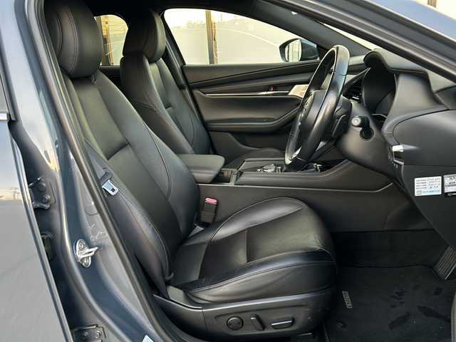 マツダ マツダ３ファストバック X Lパッケージ 山形県 2019(令1)年 3.9万km ポリメタルグレーM ４WD/純正ナビ/（AM/FM/フルセグ/BT）/ステアリングスイッチ/ステアリングヒーター/クルーズコントロール（追従有）/バックカメラ/全方位カメラ/BSM/レザーシート/運転席メモリ付きパワーシート/シートヒーター/BOSEサウンドシステム/オートＬＥＤヘッドライト/アダプティブハイビーム/スマートキー×２/電動格納ミラー/ETC/横滑り防止装置/レーンキープアシスト/プッシュスタート